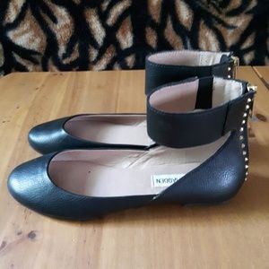 Steve Madden "Kristy" Black Flats 5.5